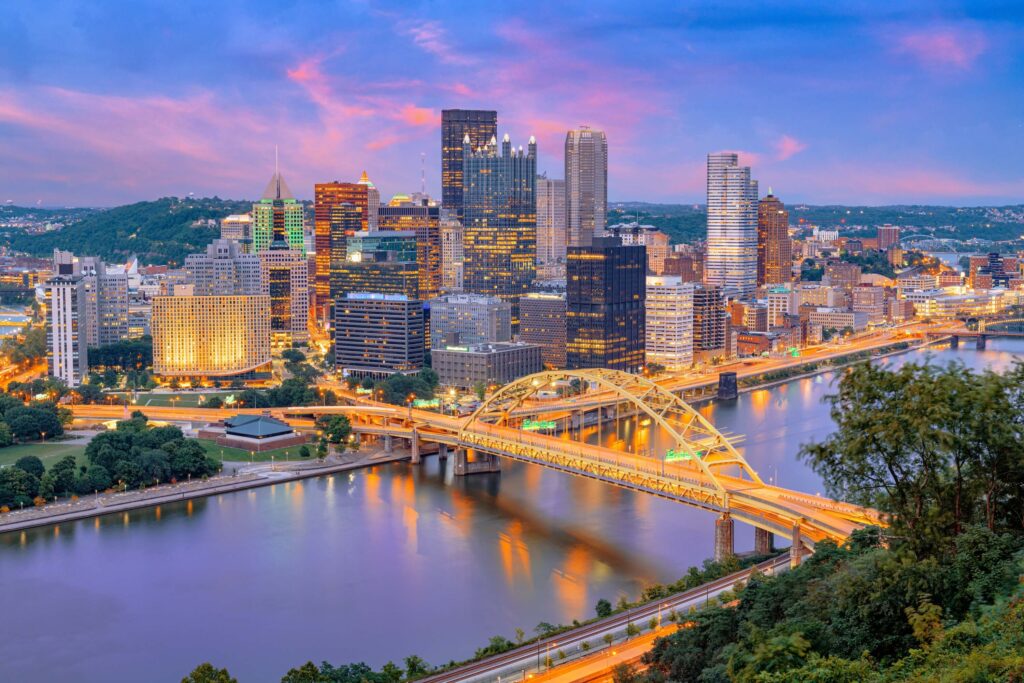 Pittsburgh, Pennsylvania, USA, city skyline at dusk.